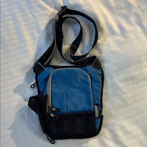 Travelon Anti-theft Crossbody Bag like new!